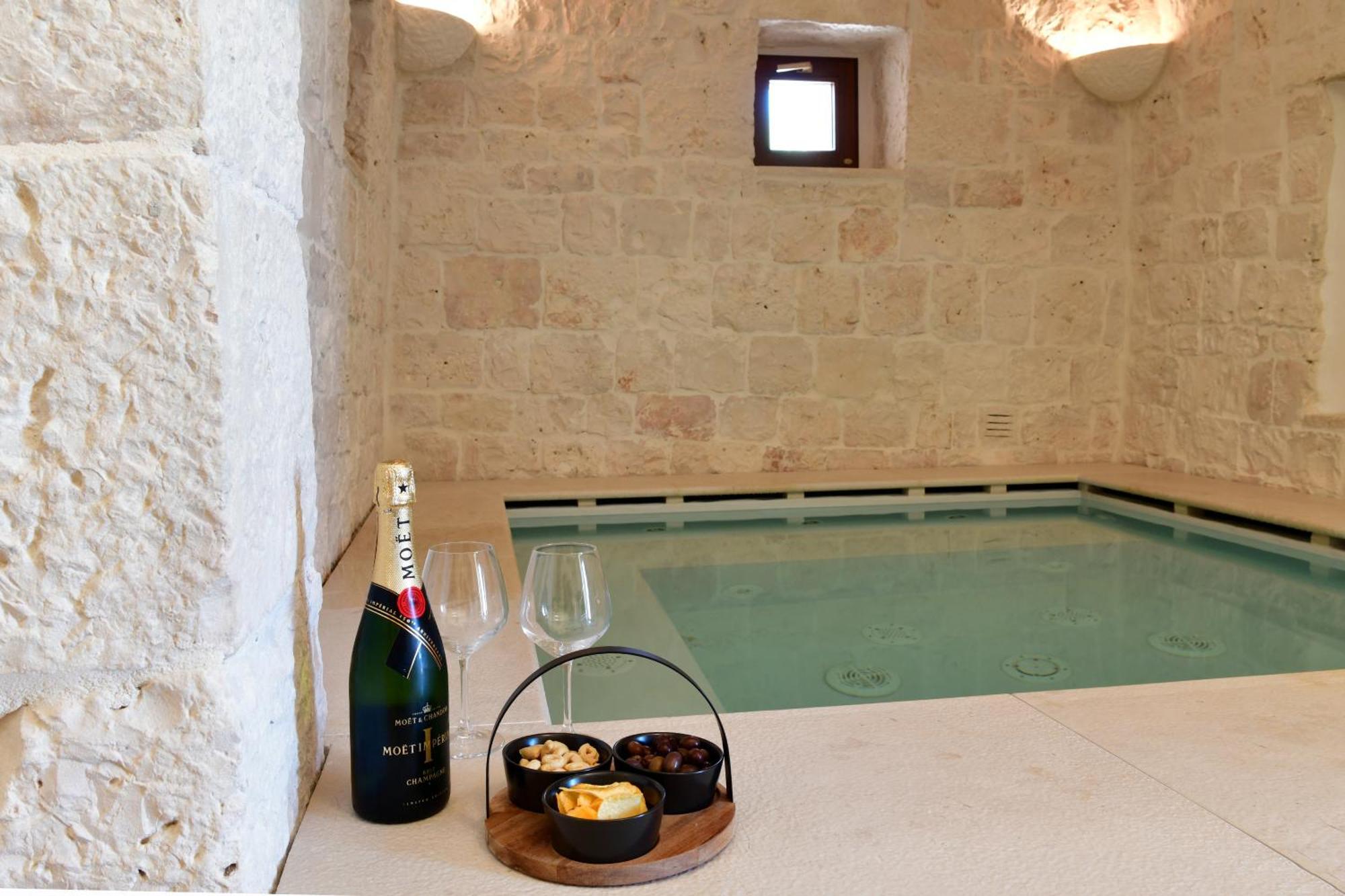 Lamarossa Trulli & Suites Antonelli Esterno foto