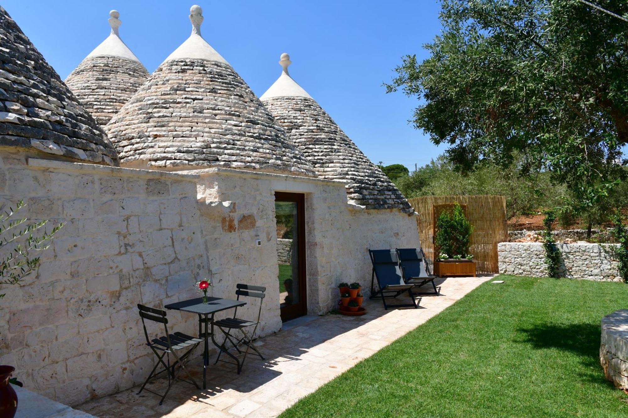 Lamarossa Trulli & Suites Antonelli Esterno foto